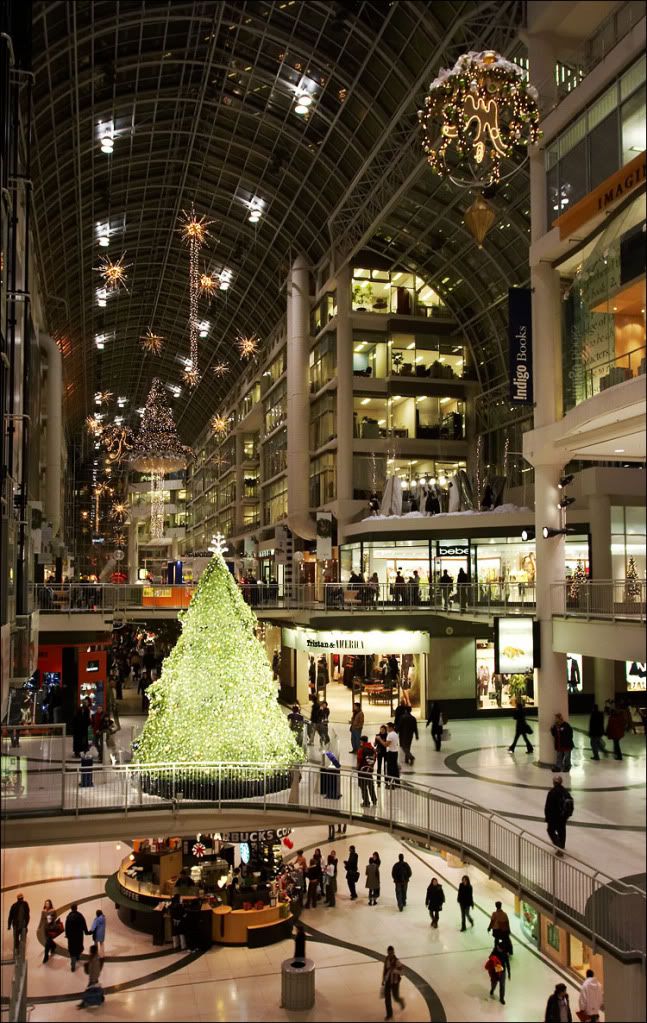 A_Big_Christmas_Tree_at_Torontos_Eaton_Centre_Mall_006