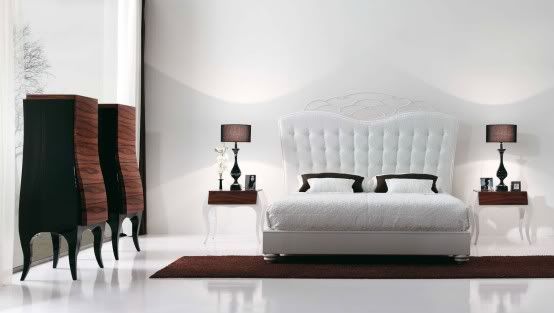 Luxury-bedroom-with-white-bed-by-MobilFresno