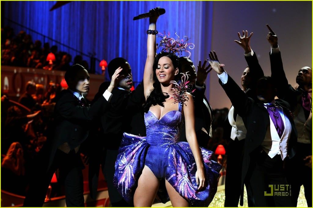 katy-perry-victorias-secret-fashion-show-2010-blue-dress-07