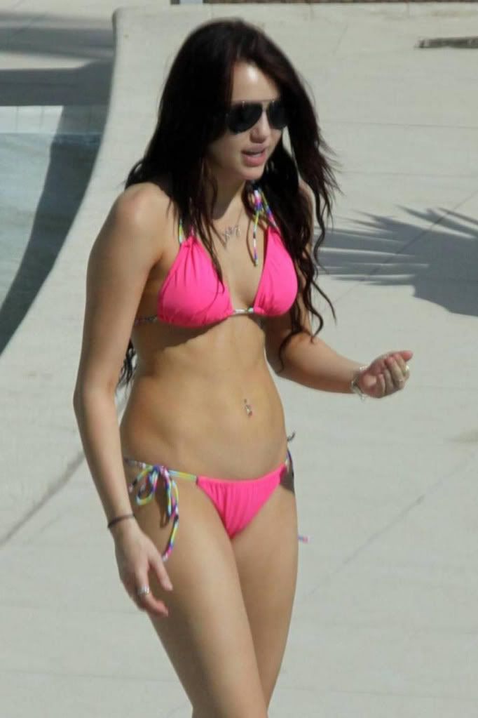 pink-bikini-for-miley-cyrus-001