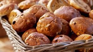 Krentenbollen voor de honger