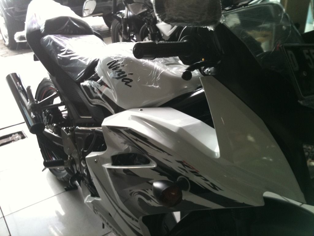 Kawasaki Ninja RR Special Edition Putih 2012 Km 80 D Bandung
