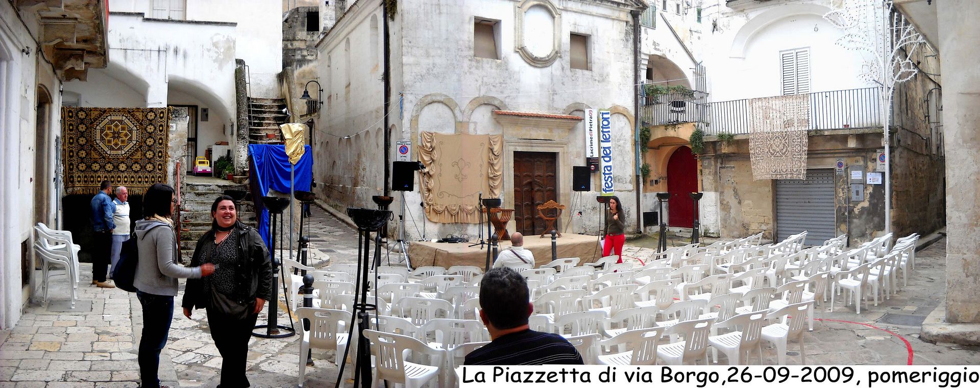 La piazzetta di via Borgo - chiesetta - Gravina Via Borgo