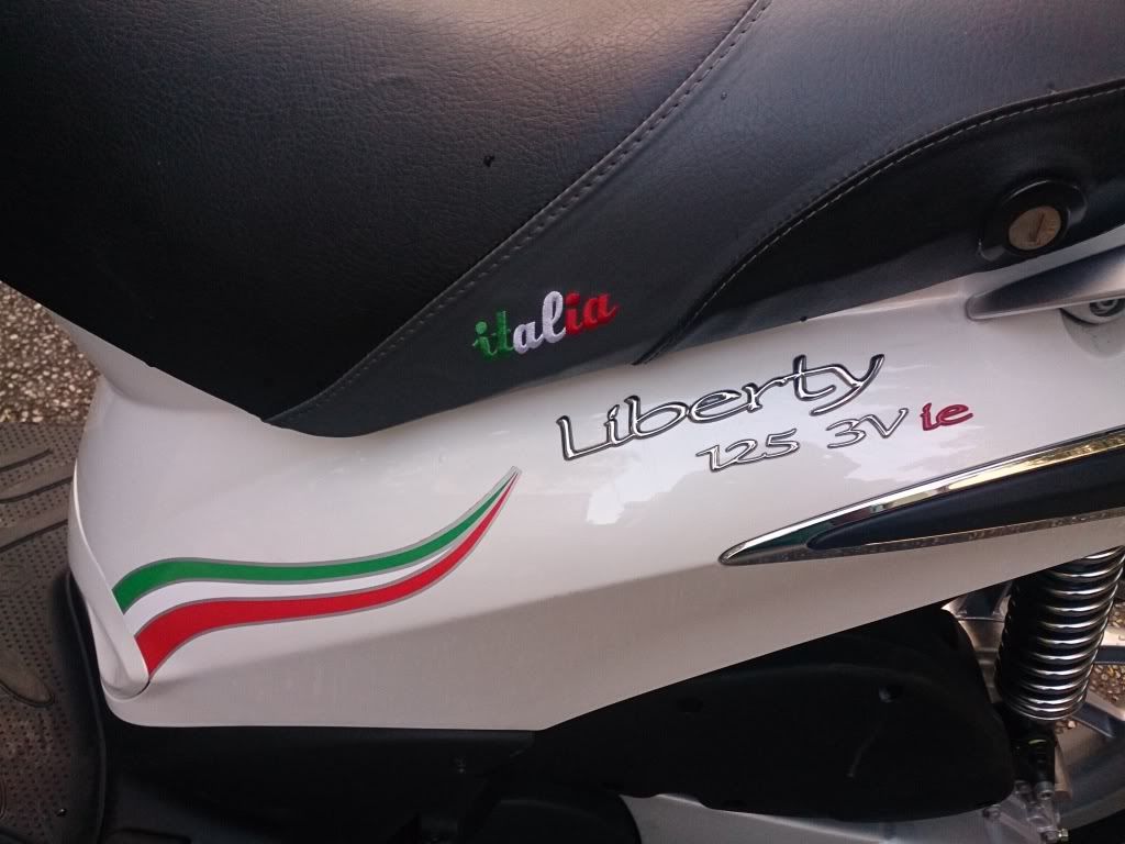 LIBERTY 125 3V IE đk 10/2013 Phiên bản ITALIA màu trắng xe chạy 700km - 5