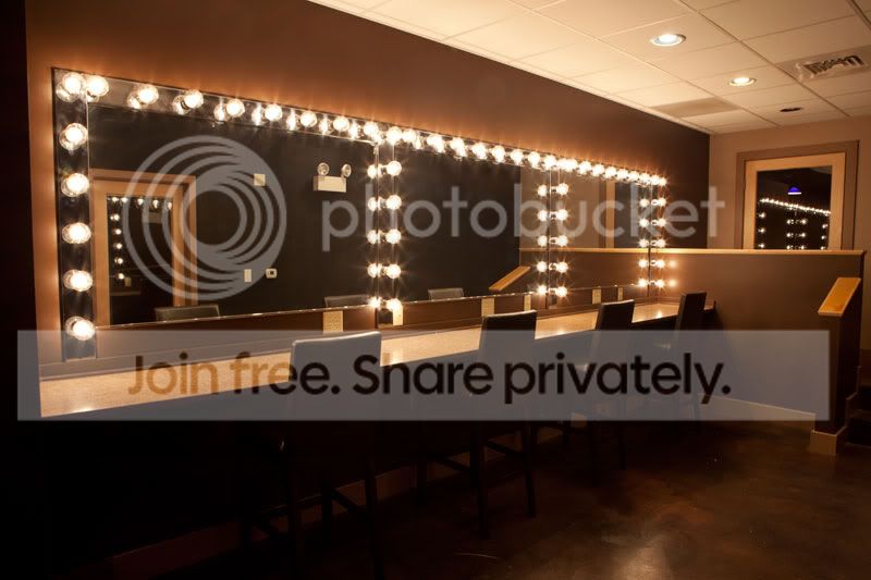 https://i1182.photobucket.com/albums/x443/RoxstarInc-SHP/Dressing-Room.jpg
