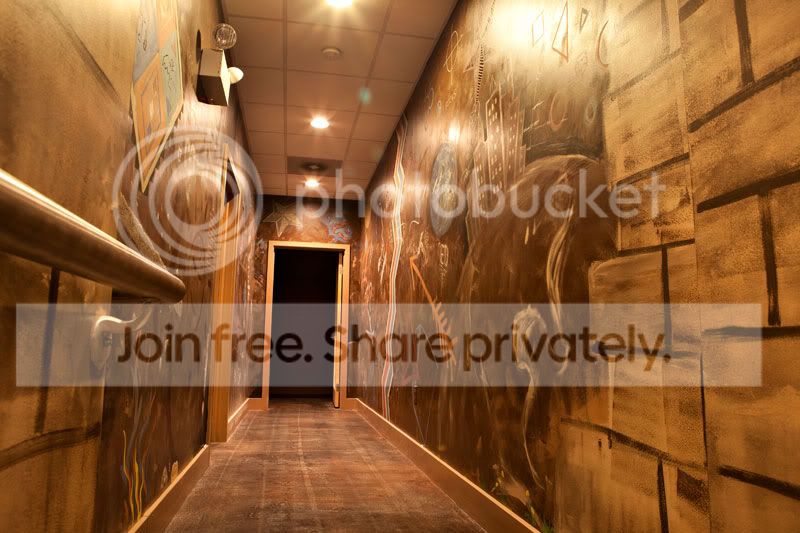 https://i1182.photobucket.com/albums/x443/RoxstarInc-SHP/hallway.jpg
